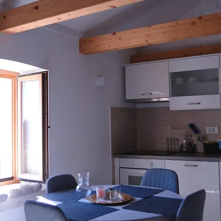 Apartment Heritage Kyra & Fox In Pitve, Hvar *