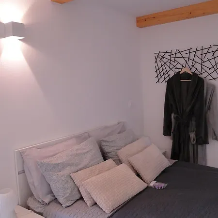 Apartment Heritage Kyra & Fox In Pitve, Hvar *