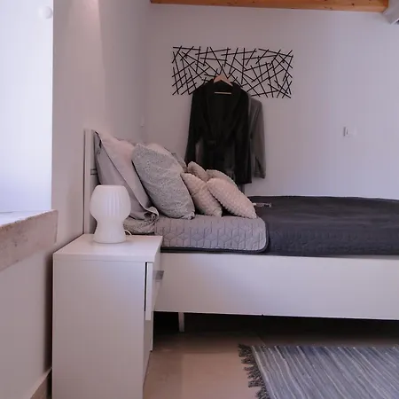 Heritage Kyra & Fox In Pitve, Hvar Apartment *
